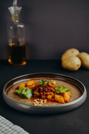 Kartoffelgulasch/ Bohnen/ trockene Früchte Vinaigrette