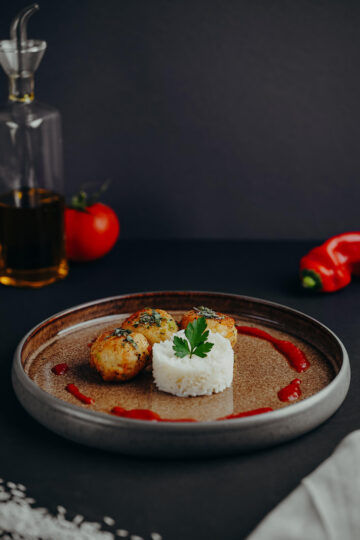 Bolas de bacalao/ Romesco/Basmati Reis