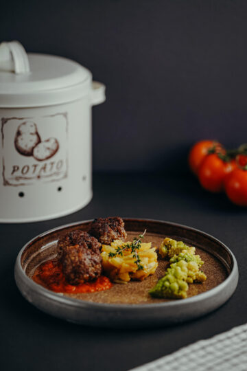 Albondigas/ Tomate Sauce/Confierte Kartoffeln
