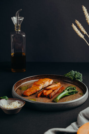 Lachs/Wilder Brokkolie gebackene Süßkartoffeln/ Pesto/Honig-Senf Vinaigrette